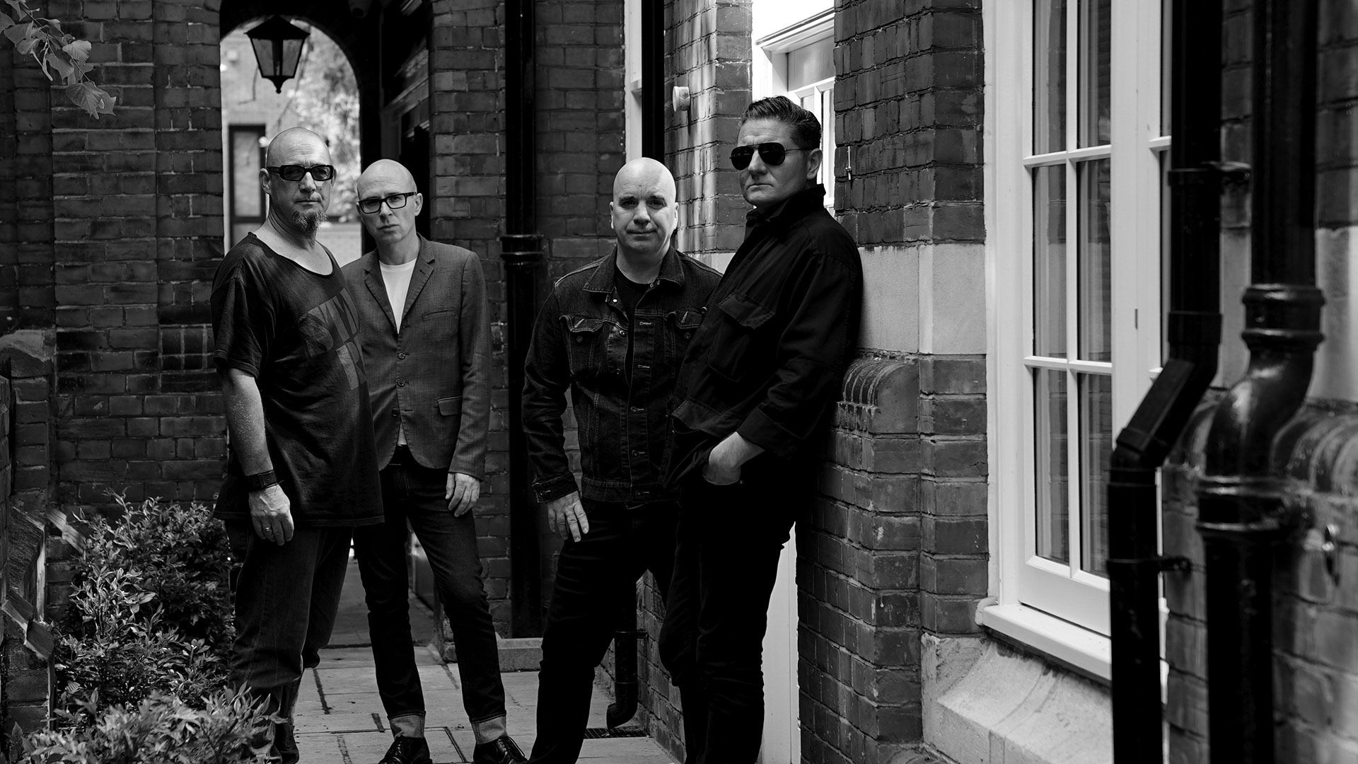 www.nitzer-ebb.de
